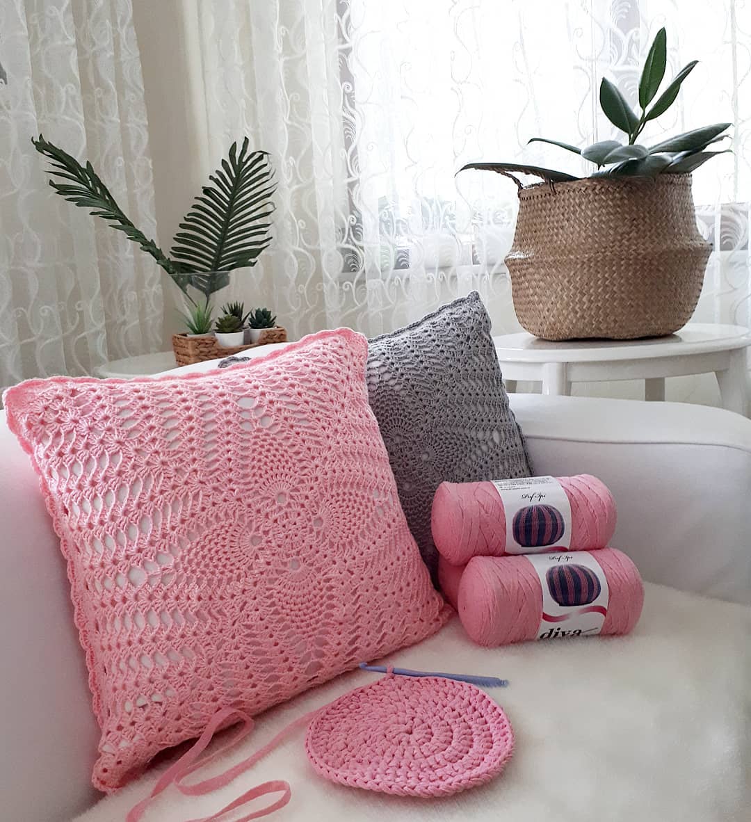 Easy And Free Beautiful Granny Square Crochet Pillow Pattern
