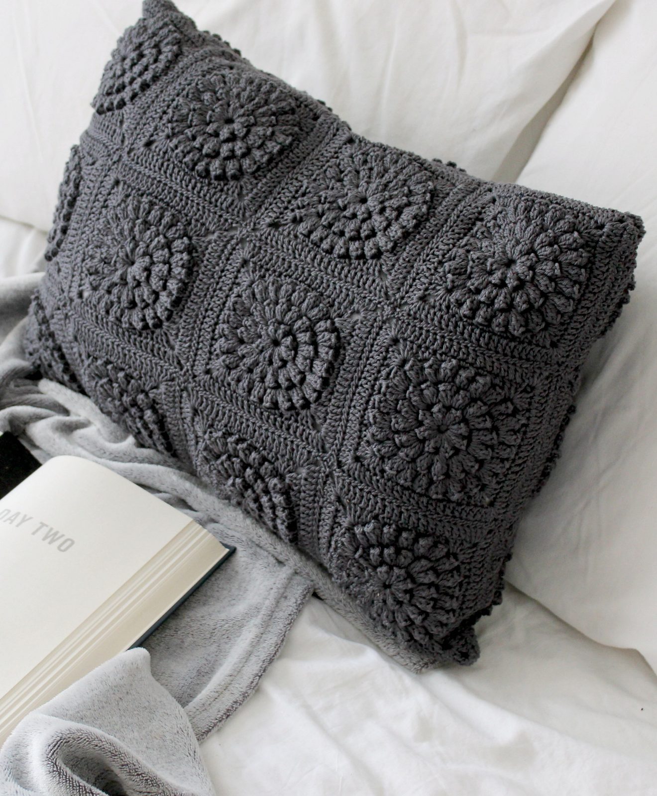 easy-and-beautiful-granny-square-crochet-pillow-pattern-images